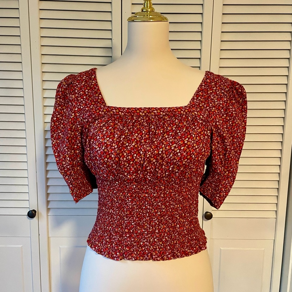 Universal Thread Red Floral Short Sleeve Top